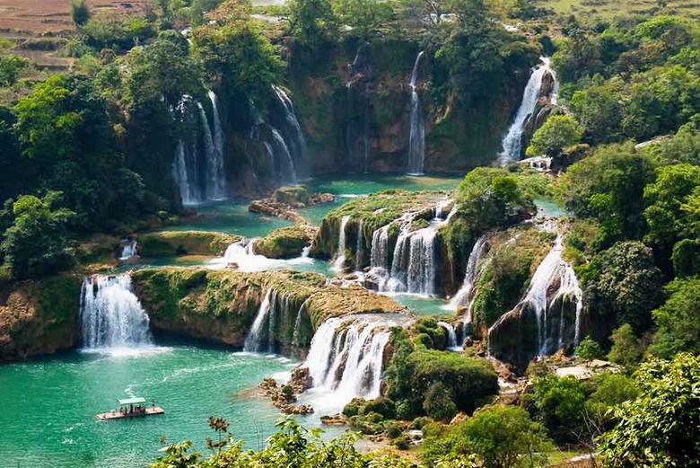 Ban Gioc waterfalls for 45 minutes
