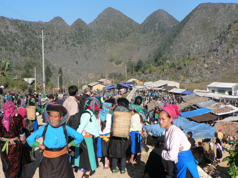 Lung Phin market