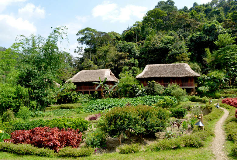 Pan Hou village resort